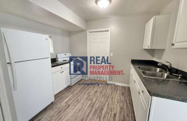 1 bed 1 bath single family home - small dog negotiable - $500 Visa gift card at move-in Gallery 3