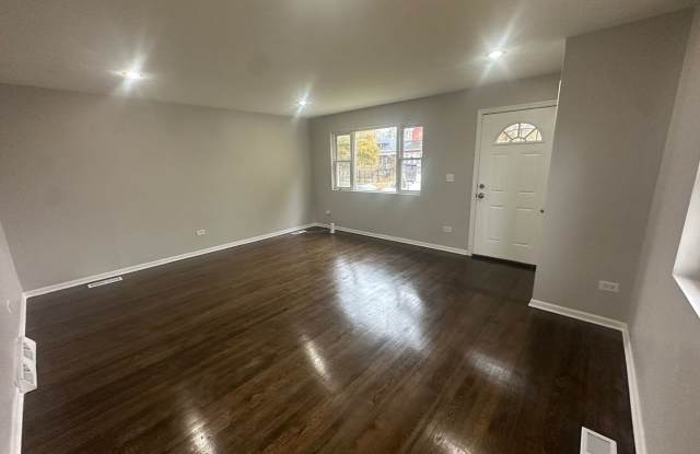 Mobility Area!!! 4 bedrooms and 2 Full Baths Gallery 3