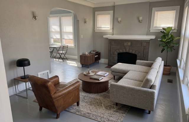 Cozy 3-Bedroom Home in Detroit photos photos