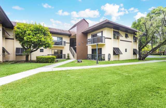 7915 SW 86th St - 7915 Southwest 86th Street, Kendall, FL 33143