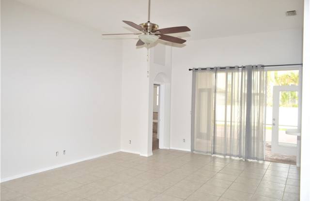 880 NW WATERLILY Place Gallery 2