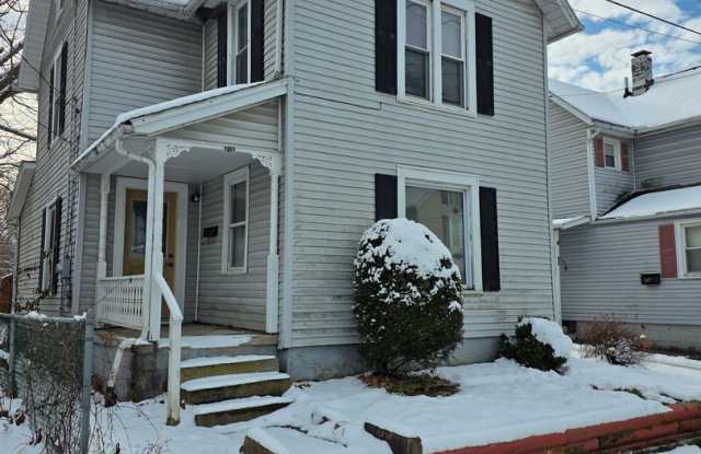 2 bedroom 1 bath single family home - 213 West 11th Street, Ashland, OH 44805