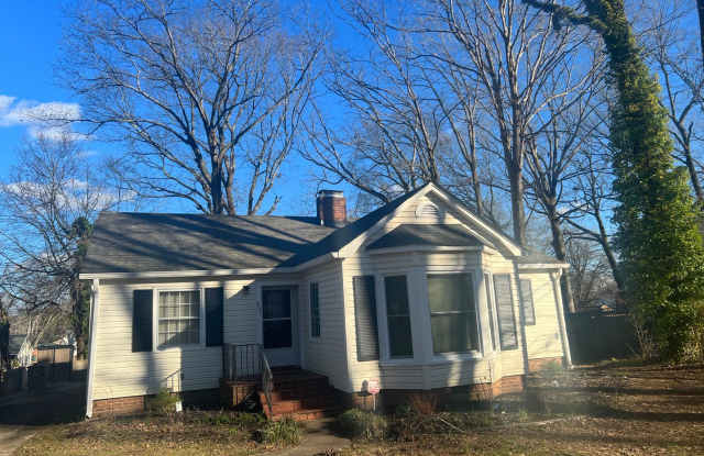 Beautiful 3 bedroom 1.5 bathroom house available! photos photos