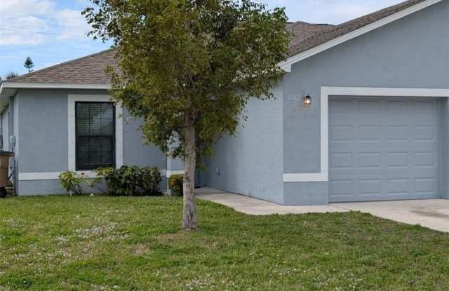 3702 SE 9th Place unit: 3702 photos photos 3702 SE 9th Place unit: 3702 photos photos