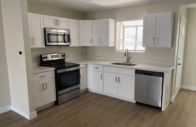 Fully Remodeled! 2 bed 2 bath Town-home in Central Phoenix!! Gated Community with Pool! photos photos