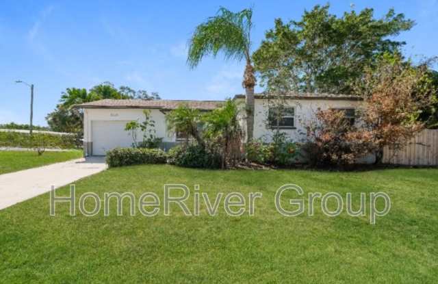 1628 Arizona Ave NE - 1628 Arizona Avenue Northeast, St. Petersburg, FL 33703