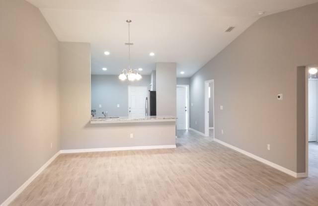 Spacious 3-Bedroom Home with Private Lanai & Prime Location! Gallery 4