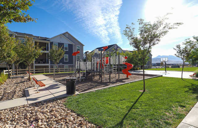 3 Bed / 2 Bath Top-Floor Condo Near Mountain View Village — Garage & Pool Gallery 3