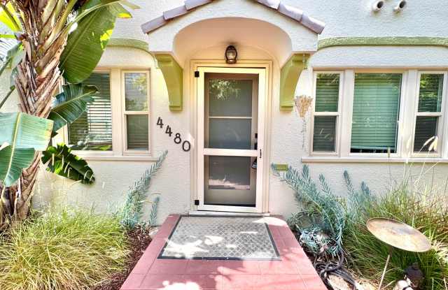 Cute North Park Bungalow! 2bd/1ba, 1 car garage, AC, W/D in-unit, fenced yard! photos photos