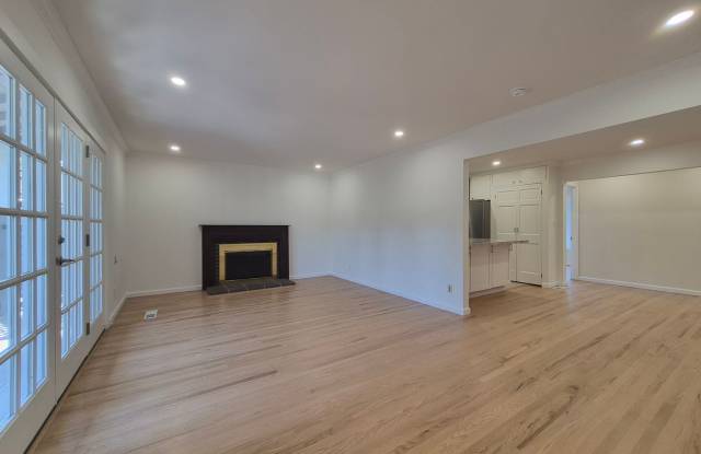 Remodeled 5 BR | 3 BA Palo Alto Home with Exceptional Privacy and Classic Charm Gallery 3