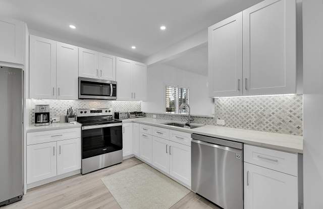 210 Captains Walk Gallery 3