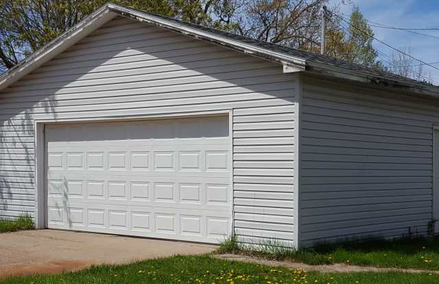 4 Bed 2 Bath Single Family Home in Wausau : Fall into savings! $100 off your rent each month for the 1st six months! Gallery 4