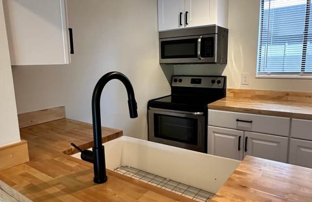 Fully Updated Townhouse in Mid-Town Ft Collins Gallery 4