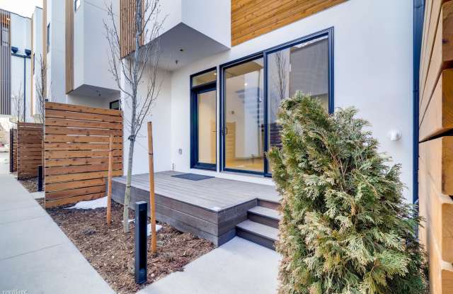 1932 23rd Street Gallery 3