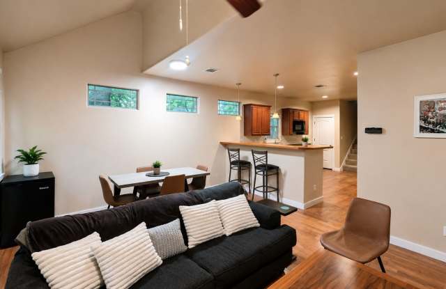 200 W North Loop B!! photos photos 200 W North Loop B!! photos photos