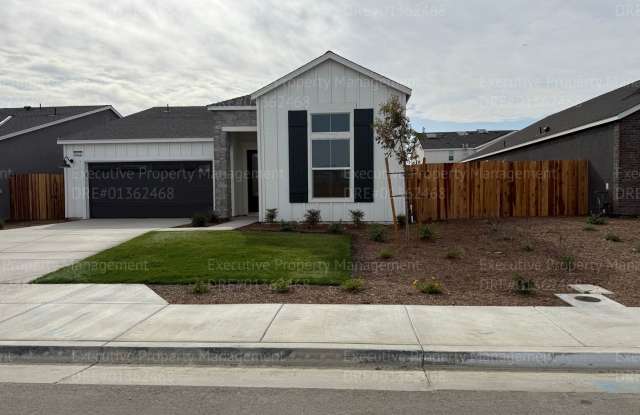 Newly constructed 3 bedroom/ 3 bathroom home near Gosford Rd/ Mc Cutchen Rd - 8401 Caragh Lake Avenue, Bakersfield, CA 93313