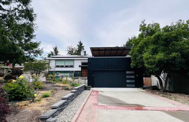 Fabulous 4 Bedroom/2 Bath Home! Available Now! Bellevue photos photos