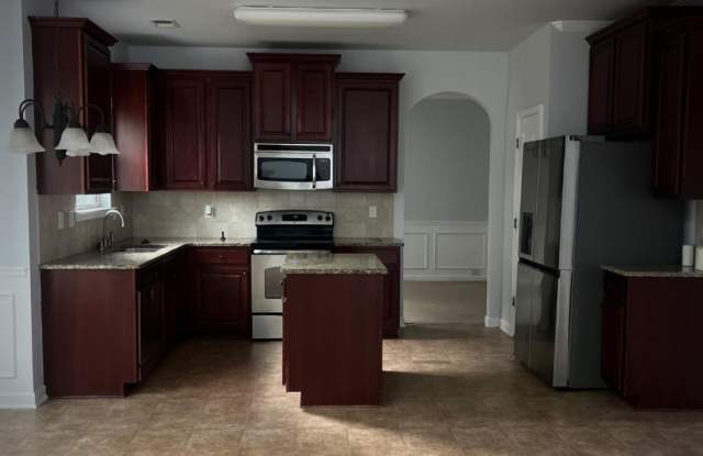 1233 Paramount Court Gallery 3