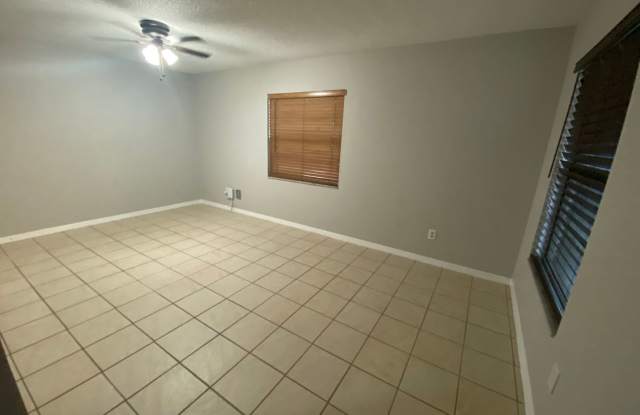 2 Bedroom 1 Bath Duplex in Winter Park for RENT! Gallery 3