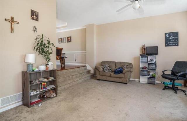 906 Cottonwood Drive Gallery 2