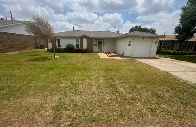 1752 53rd St photos photos