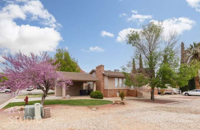 Cute 3-Bedroom, 2-Bathroom Home in Ivins photos photos