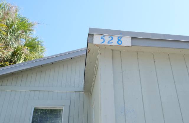 528 22nd Street Gallery 2