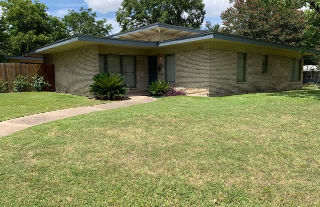 303 Rilla Vista Drive photos photos