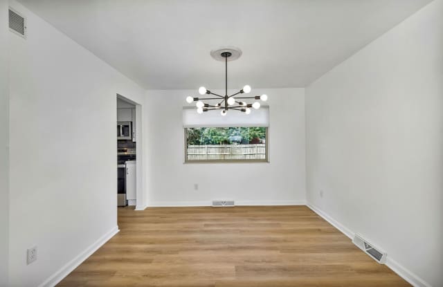 965 Rustic Ct photos photos
