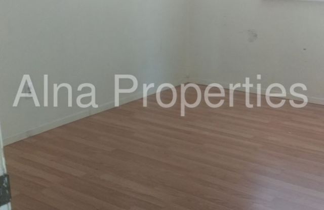 1505 Milmo Drive Gallery 2