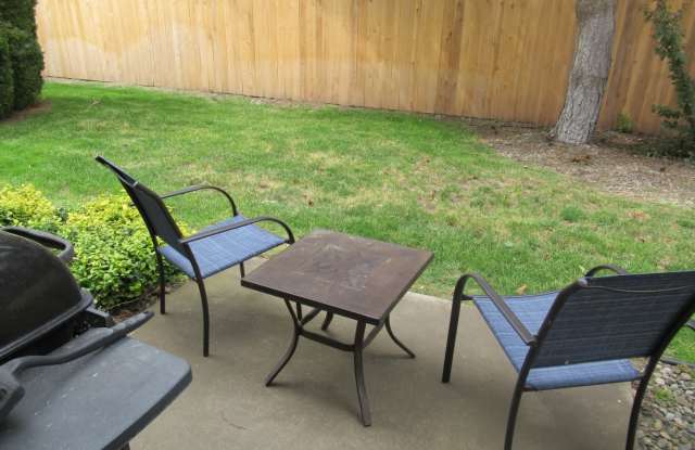 Beautiful 2 Bed 1.5 Bath Condo! Gallery 3