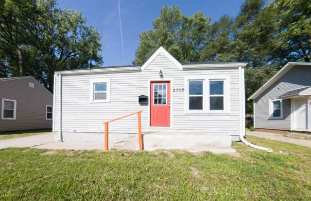 Gorgeous 4 Bedroom 1 Bath Home - Pyramid Properties photos photos