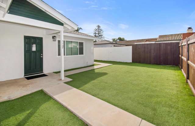Updated IB Bungalow with Private Yard photos photos