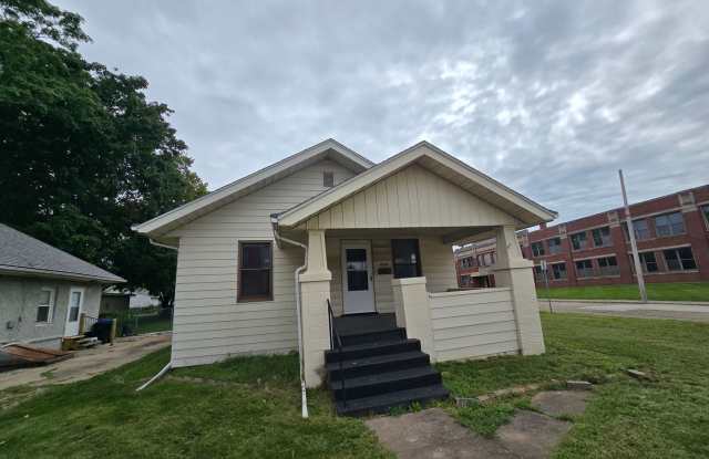 2 Bedroom Single Family Home for Lease! Gallery 1