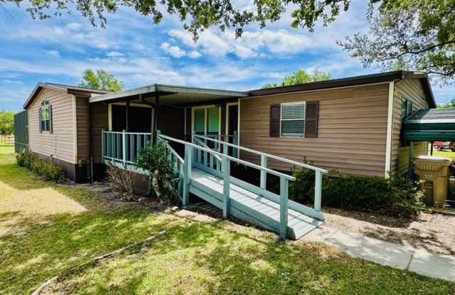 3/2 with POOL, newly renovated, AND on 2.5 acres in Groveland! Available NOW! photos photos