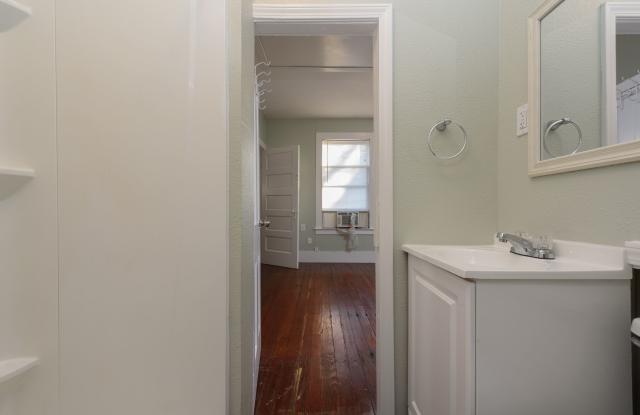817 West Sycamore Street - 1 Gallery 4