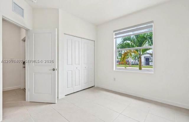 11011 SW 230 Terrace Gallery 4
