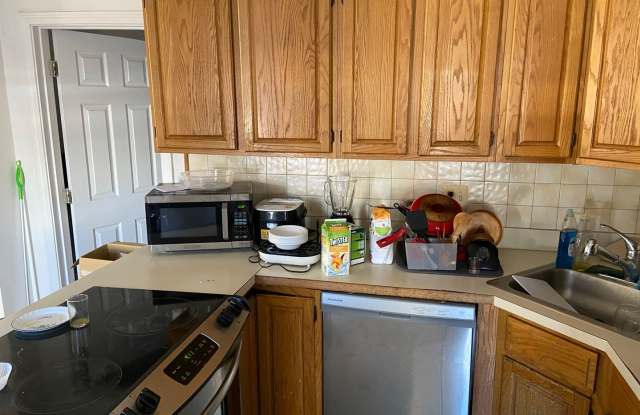 Beautiful 2 bed unit located next to Northeastern. photos photos