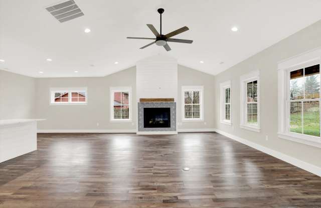 2110 S Smith Road Gallery 4