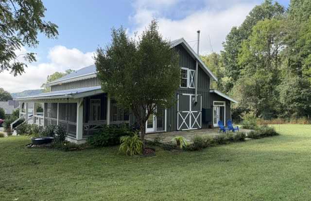 367 Nannys Lane Gallery 2