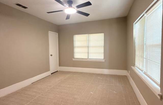 Updated 2 Bedroom 1 Bath - Corner Lot Gallery 4