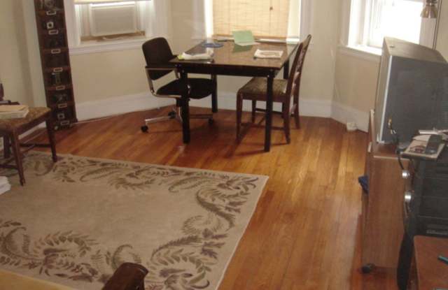 Two bed split for August 1  NO FEE seconds to green line Heat Inc Students ok photos photos