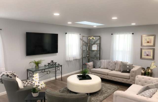 Fully Furnished Short-term rental Includes internet, cable, washer, dryer, etc Gallery 3