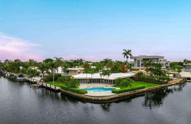 2130 NE 15th St photos photos