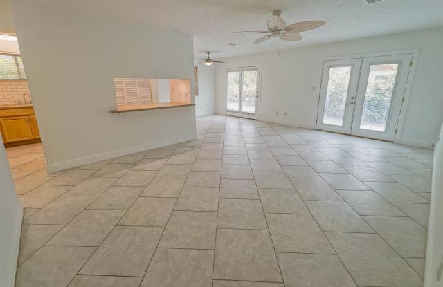 251 S Villas Court Gallery 3