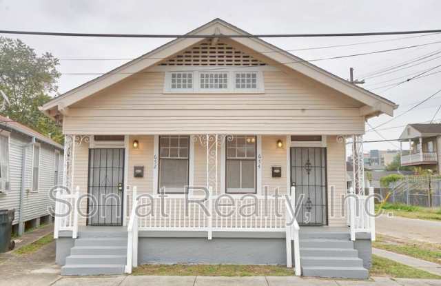 654 S. Rendon Street Gallery 1