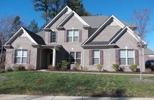 Large executive home in Ballanmoor Community - 9909 Woodland Watch Court, Charlotte, NC 28277