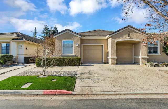 CHARMING 2 BEDROOM  2 BATHROOM DUET! LOVELY REAR PROTECTED YARD! CLOSE TO COMMUNITY CLUBHOUSE WITH POOL!! photos photos