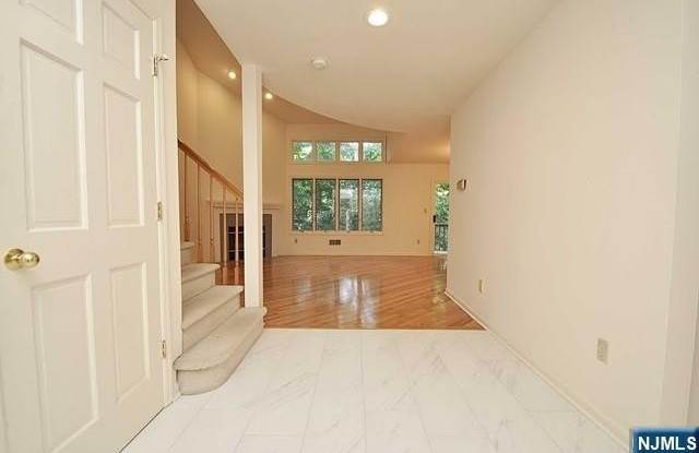 25 Lakeview Drive Gallery 2
