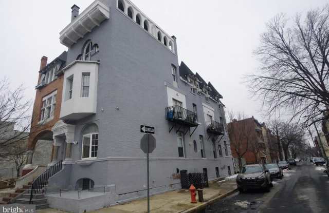 1921 W DIAMOND Street photos photos